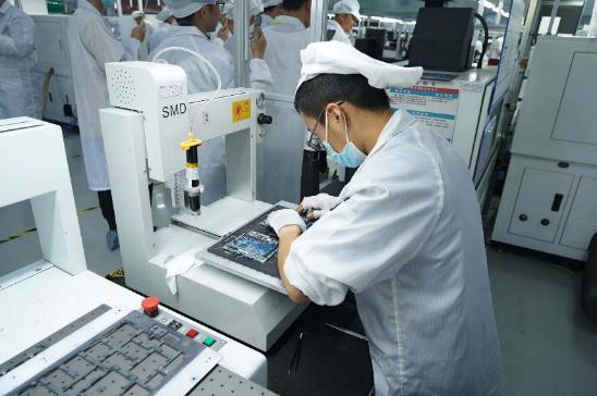 從圖紙到指尖 一臺(tái)筆記本電腦的誕生之旅——記機(jī)械革命工廠探訪